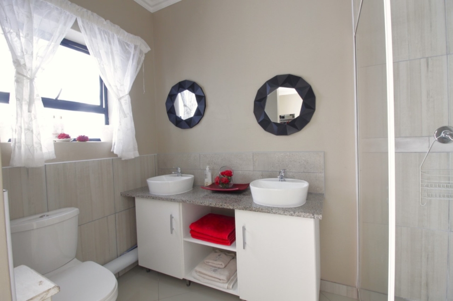 3 Bedroom Property for Sale in Wavecrest Eastern Cape